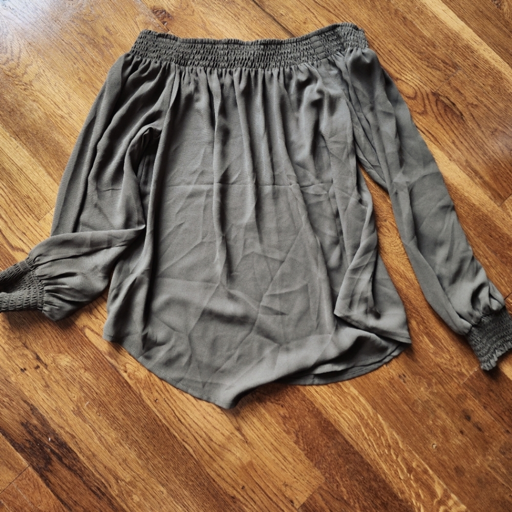 Amazing off shoulder blouse, express, size S